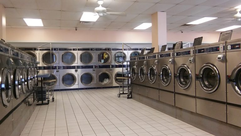 7424 gates plaza ultra wash is a laundromat near me in kansas city missouri 768x433