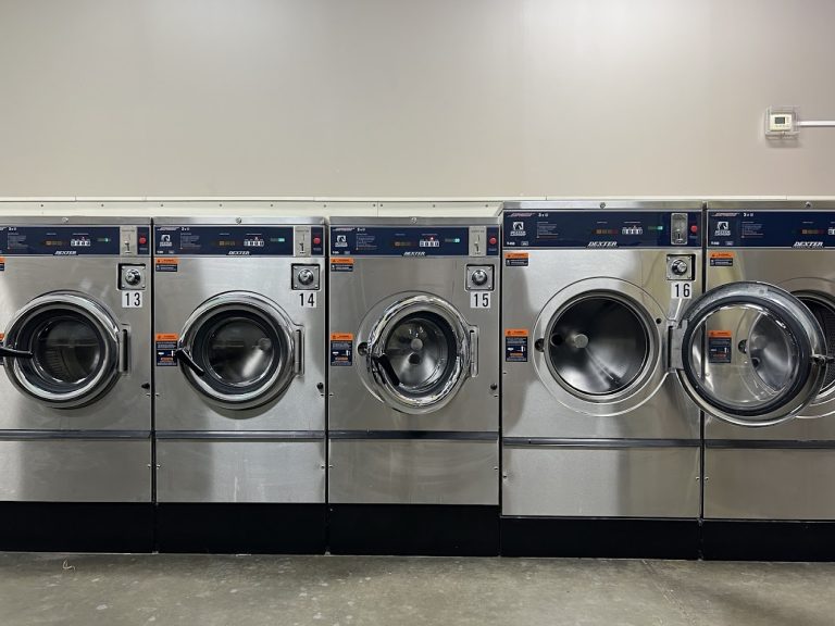 7542 greenlight coin laundromat is a laundromat near me in st. louis missouri 768x576