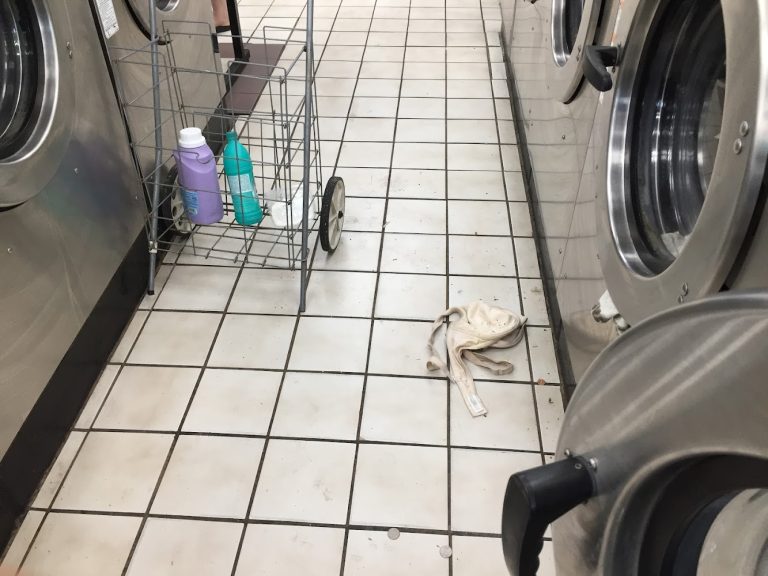 7664 rm laundromat 1 is a laundromat near me in st. louis missouri 768x576