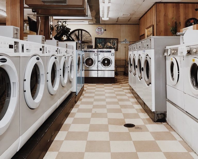 7670 poly clean wash me coin laundry center is a laundromat near me in st. louis missouri 768x615