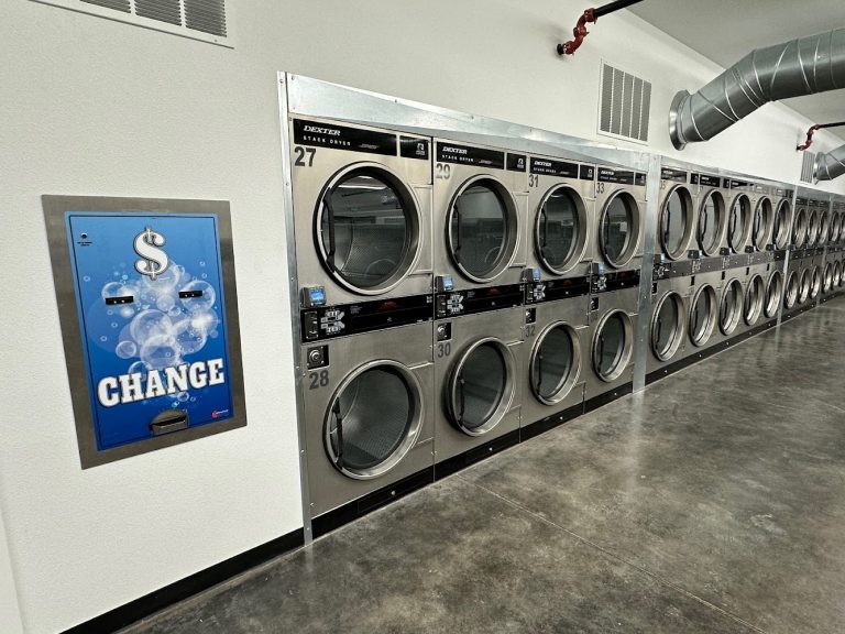 10752 rogue cleaners laundromat is a laundromat near me in grants pass oregon 768x576