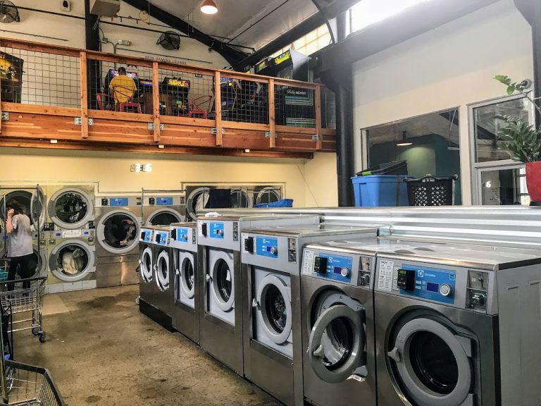 10834 spin laundry lounge is a laundromat near me in portland oregon 768x576