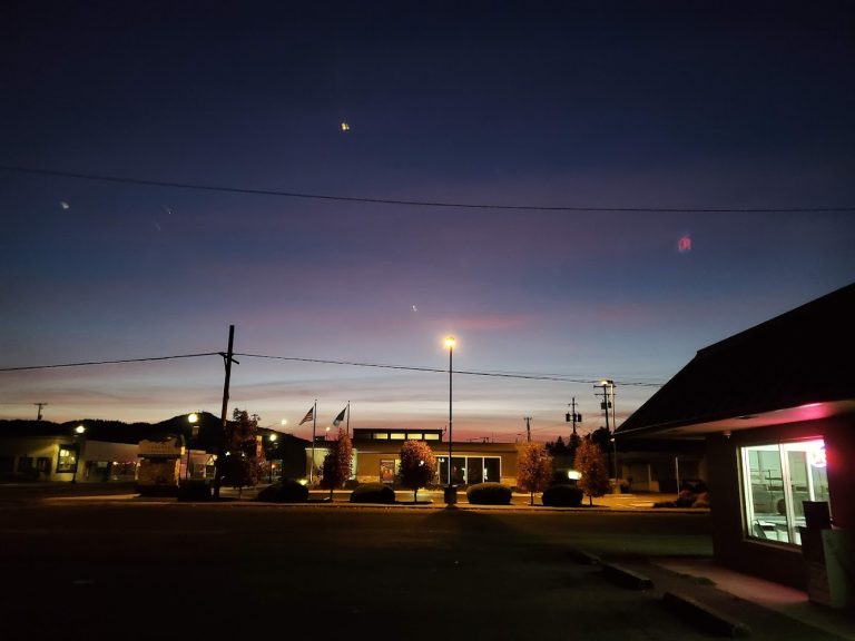 10893 central laundry is a laundromat near me in sutherlin oregon 768x576