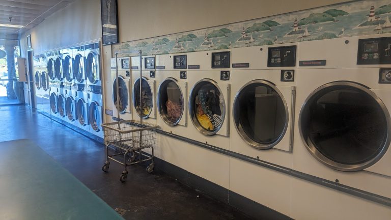 10937 lighthouse laundry is a laundromat near me in lincoln city oregon 768x432