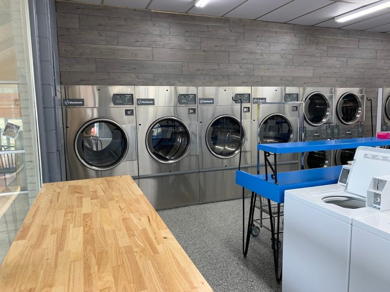 7754 highlander center coin laundry is a laundromat near me in jackson mississippi 768x576