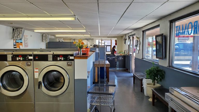 7977 falls coin wash laundromat is a laundromat near me in columbia falls montana 768x432
