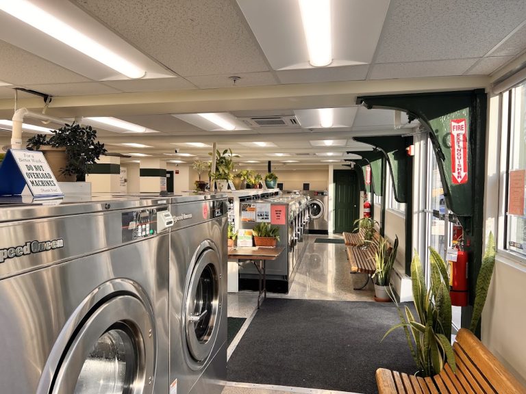 8676 emerald city laundry is a laundromat near me in somersworth new hampshire 768x576