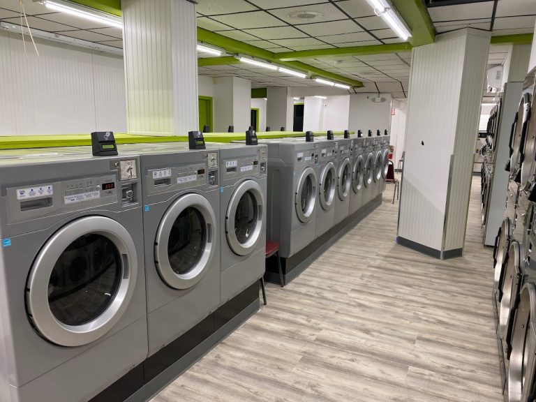 8750 laundry lake laundromat is a laundromat near me in manchester new hampshire 768x576