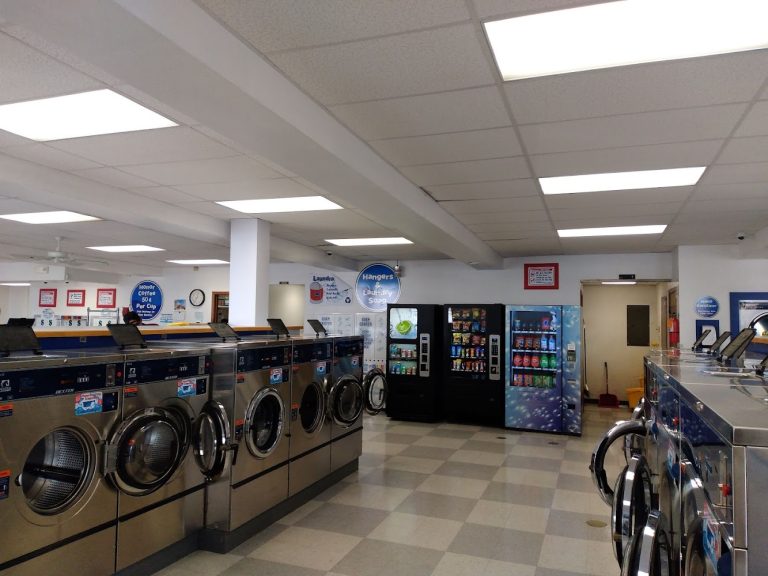 9373 laundratopia is a laundromat near me in farmington new mexico 768x576