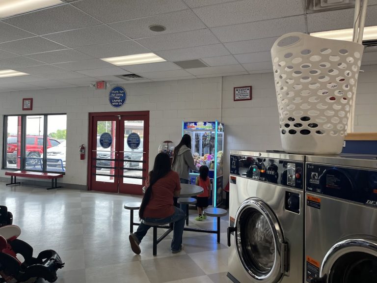 9377 laundratopia is a laundromat near me in farmington new mexico 768x576