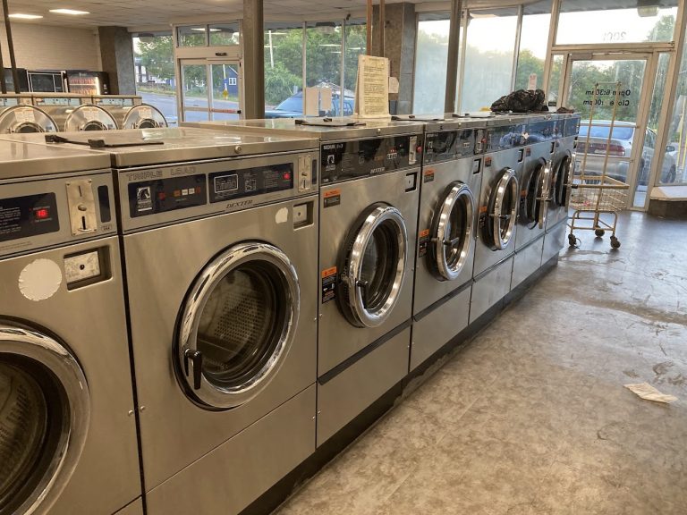 12031 squeeky clean laundries is a laundromat near me in nashville tennessee 768x576