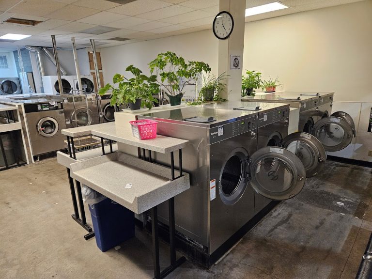 13553 oak tree village laundry is a laundromat near me in seattle washington 768x576
