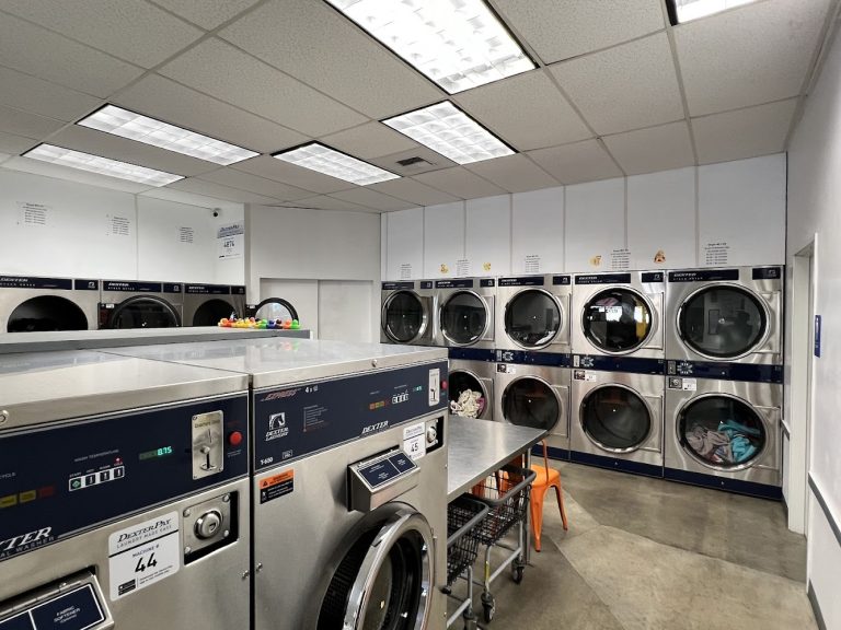 13639 bims laundry cafe is a laundromat near me in everett washington 768x576