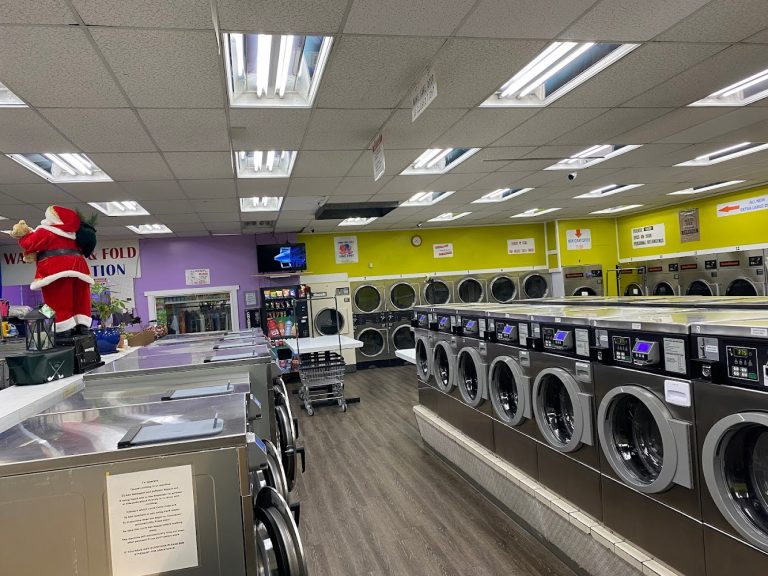 13686 everett laundry cleaners is a laundromat near me in everett washington 768x576