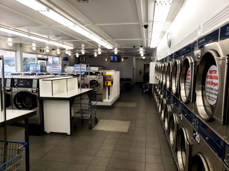 13965 holiday laundromat 24hr coin op washdryfold is a laundromat near me in kenosha wisconsin 768x576