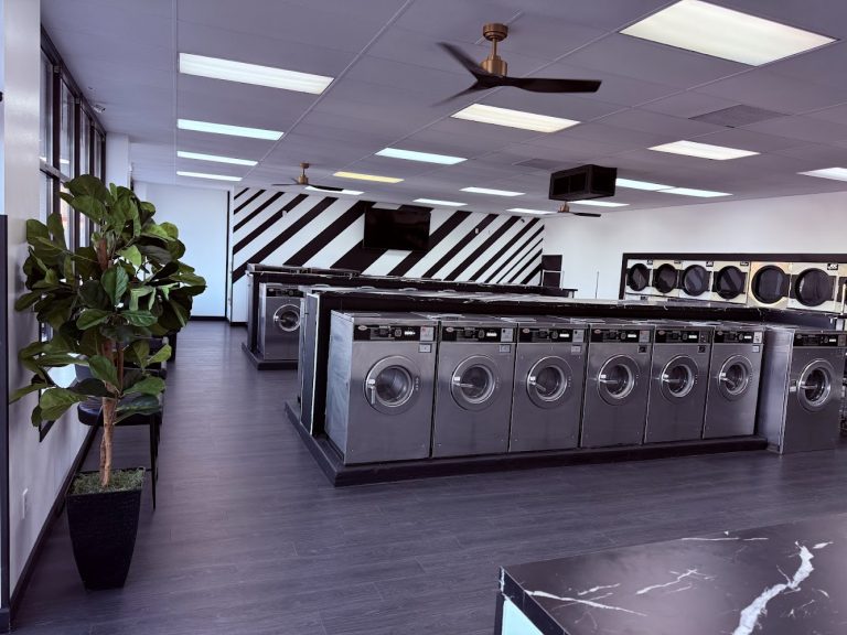 13967 wash lounge is a laundromat near me in kenosha wisconsin 768x576