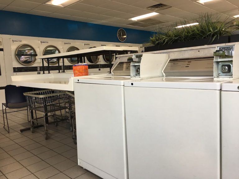 14001 corner coin laundry is a laundromat near me in green bay wisconsin 768x576