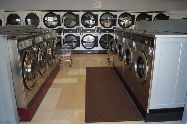 14007 bellevue laundry is a laundromat near me in green bay wisconsin 768x511
